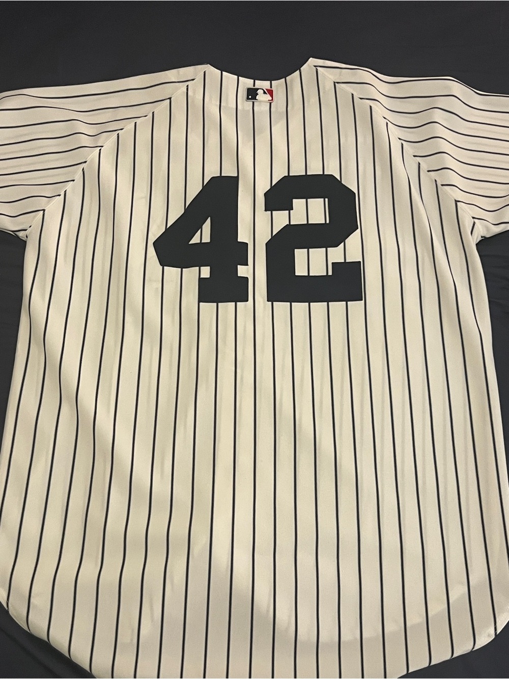 NY Yankees SIGNED Mariano Rivera Jersey - Picture 3 of 6